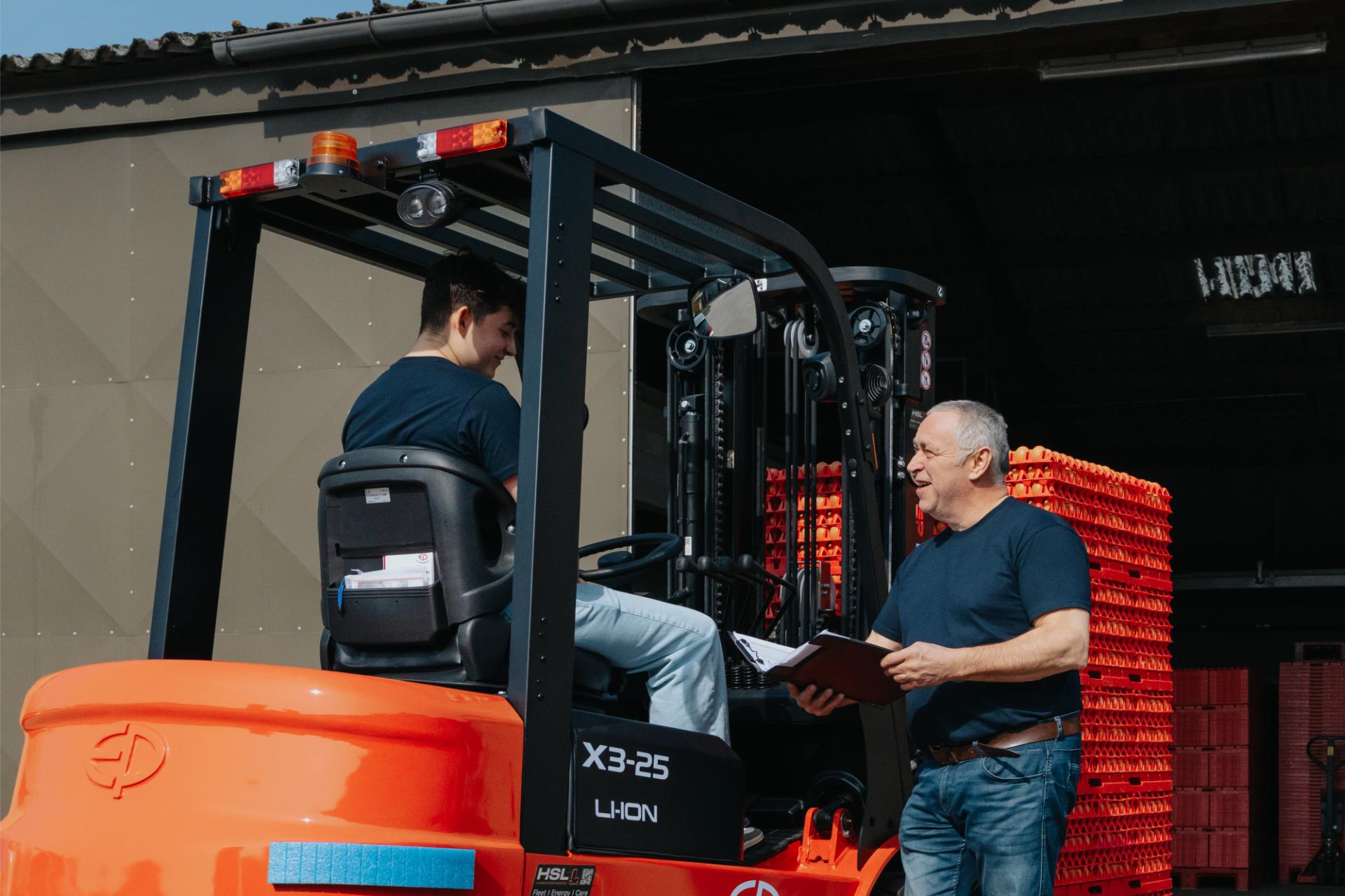 Collega Vervoert Eieren Met Heftruck