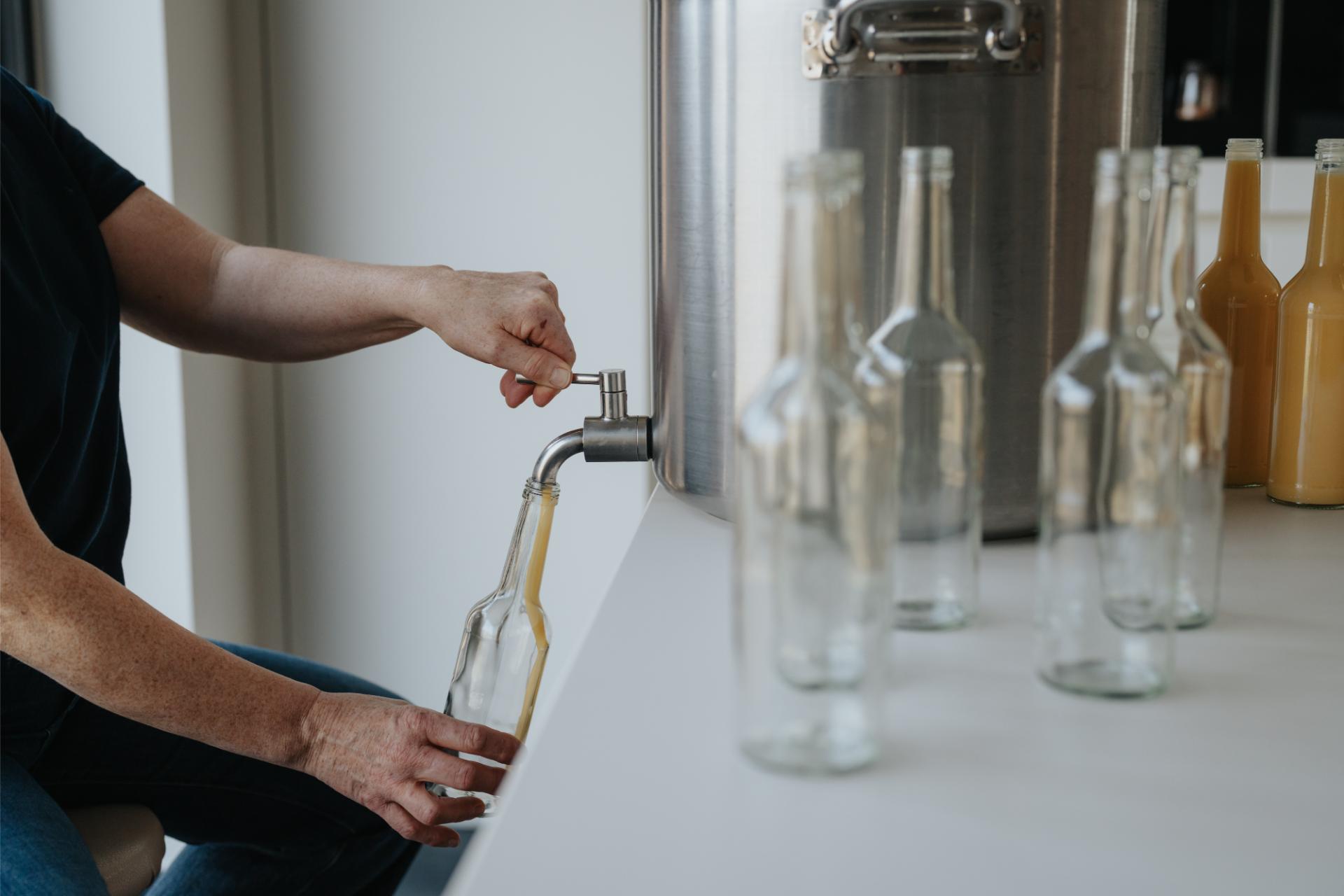 Ambachtelijk gemaakt, met eigen eieren en volgens een recept dat blijft werken. Dat is advocaat van Tusschenhof.